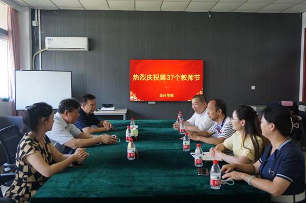 http://xinwen.nufe.edu.cn/__local/8/43/B7/A77758AAB3AEEA384A16C029E4D_F98ACC67_13FE3.jpg