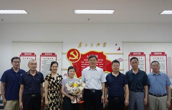 http://xinwen.nufe.edu.cn/__local/5/B3/AC/451C00DE4158034AB74E09B0234_D5CCB17D_12F51.jpg